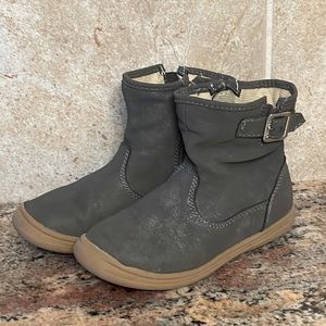 OshKosh B’gosh little girls booties